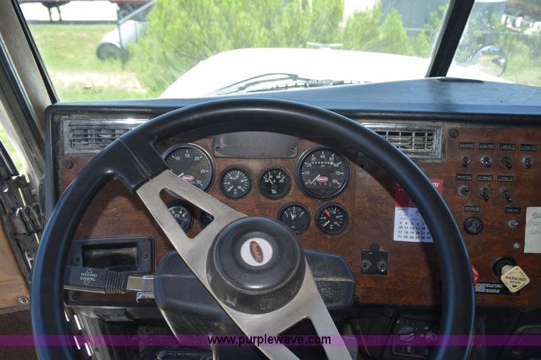 image for item K6133 2000 Peterbilt 377 semi truck