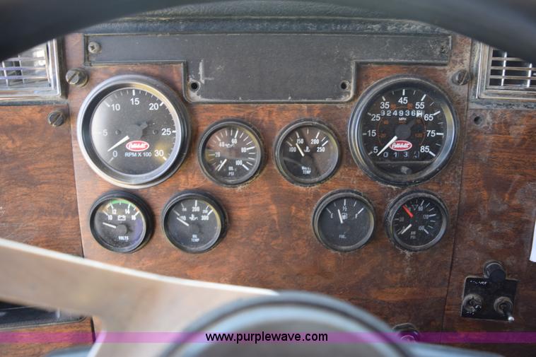 image for item K6133 2000 Peterbilt 377 semi truck