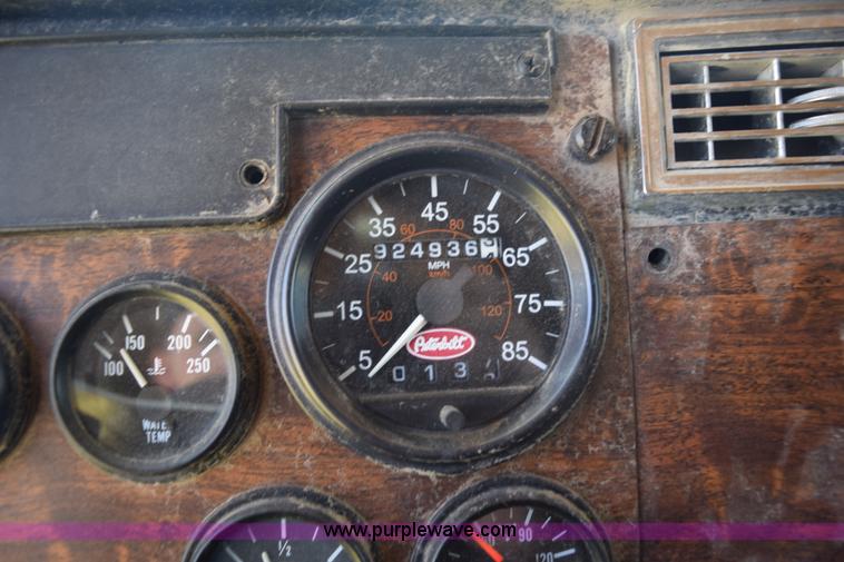 image for item K6133 2000 Peterbilt 377 semi truck