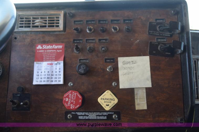 image for item K6133 2000 Peterbilt 377 semi truck