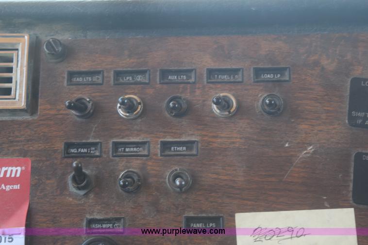 image for item K6133 2000 Peterbilt 377 semi truck