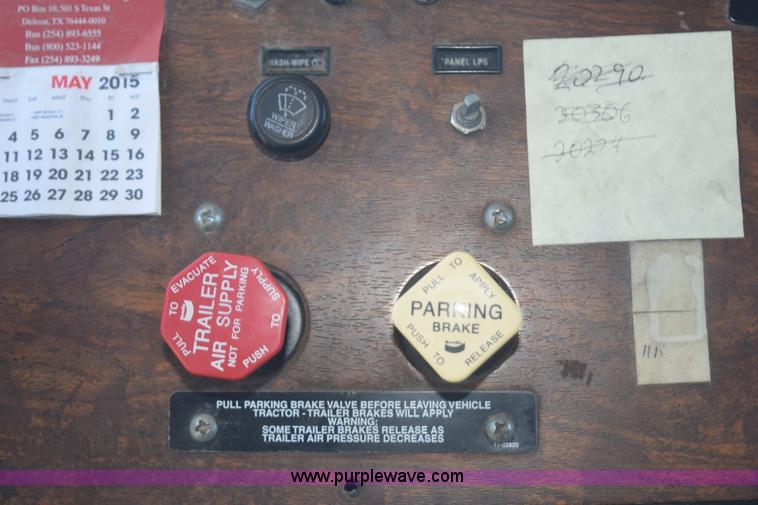 image for item K6133 2000 Peterbilt 377 semi truck