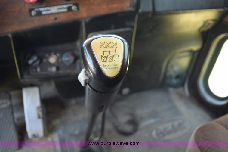 image for item K6133 2000 Peterbilt 377 semi truck