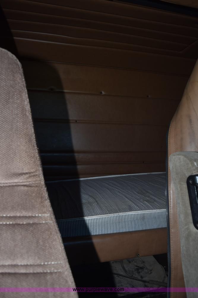 image for item K6133 2000 Peterbilt 377 semi truck