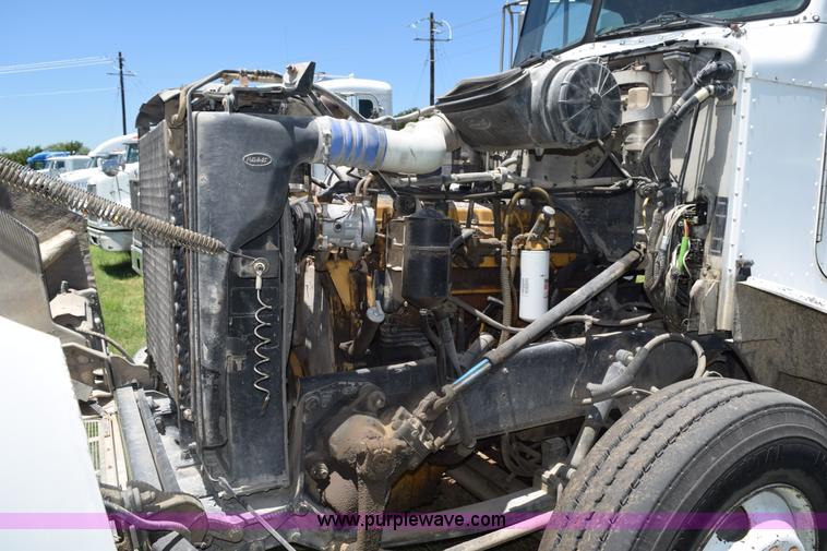 image for item K6133 2000 Peterbilt 377 semi truck