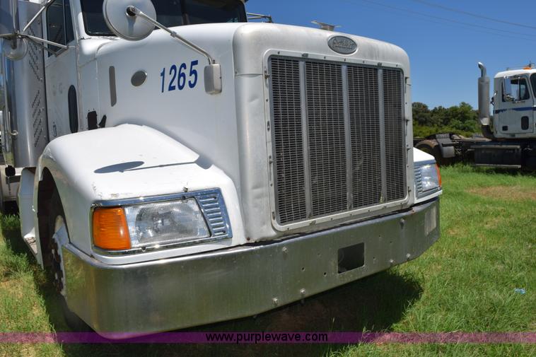 image for item K6133 2000 Peterbilt 377 semi truck