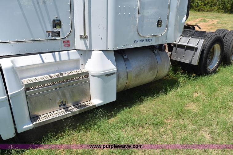 image for item K6133 2000 Peterbilt 377 semi truck