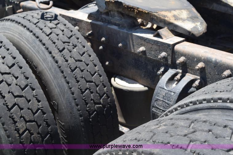 image for item K6133 2000 Peterbilt 377 semi truck