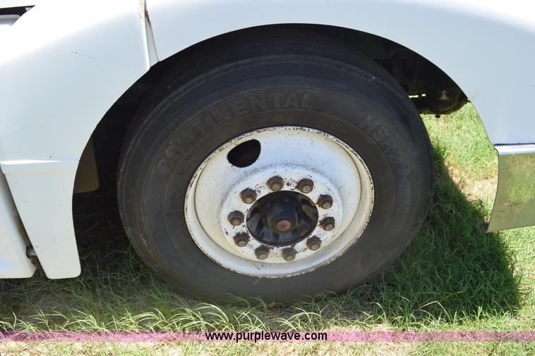 image for item K6133 2000 Peterbilt 377 semi truck