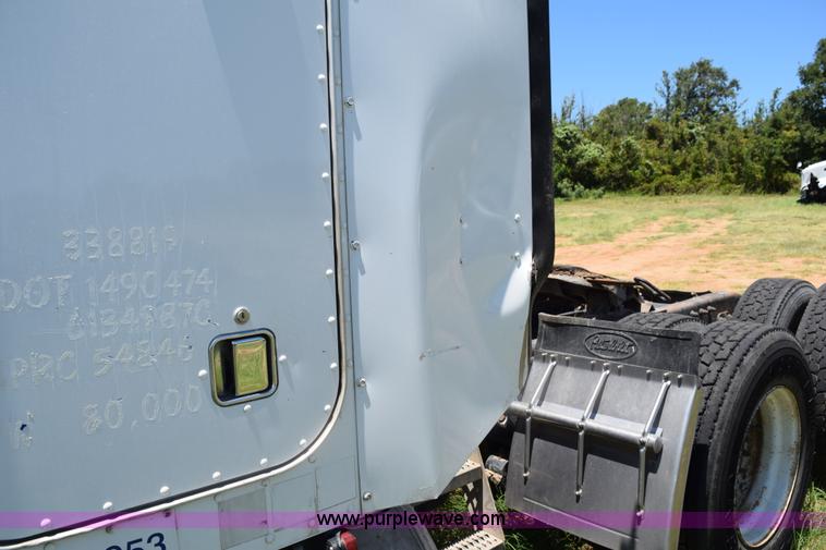 image for item K6133 2000 Peterbilt 377 semi truck