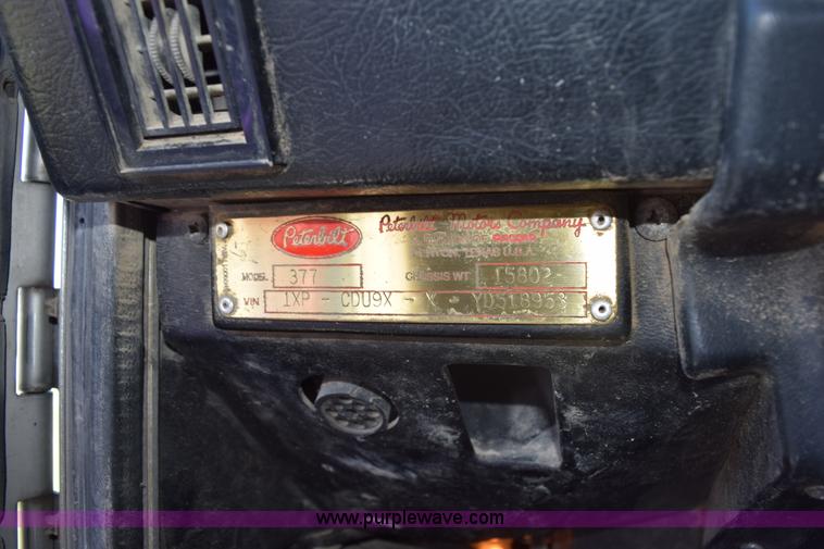 image for item K6133 2000 Peterbilt 377 semi truck