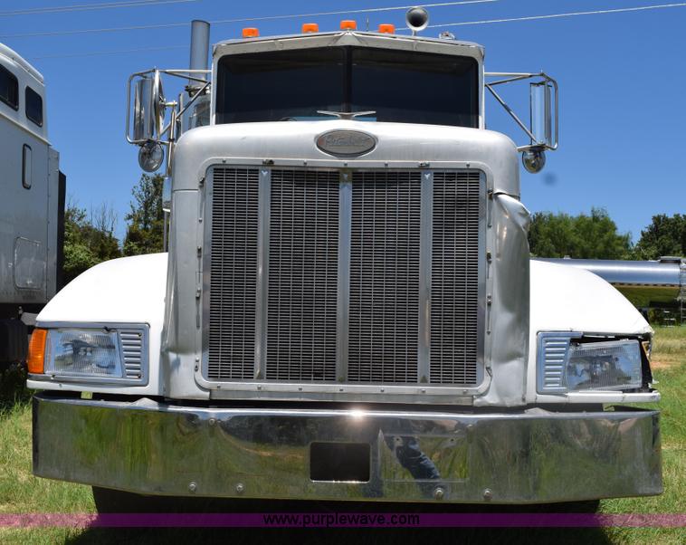 image for item K6134 2000 Peterbilt 377 semi truck