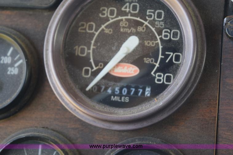 image for item K6134 2000 Peterbilt 377 semi truck