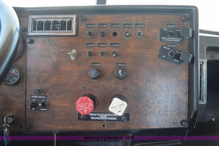 image for item K6134 2000 Peterbilt 377 semi truck