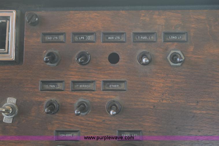 image for item K6134 2000 Peterbilt 377 semi truck