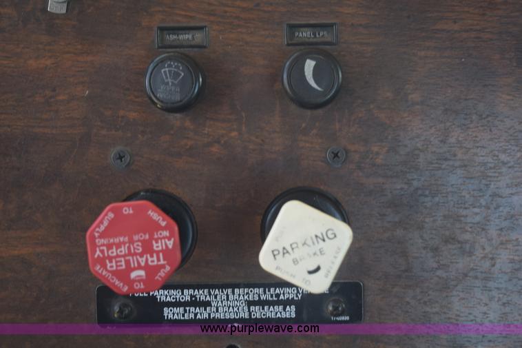 image for item K6134 2000 Peterbilt 377 semi truck