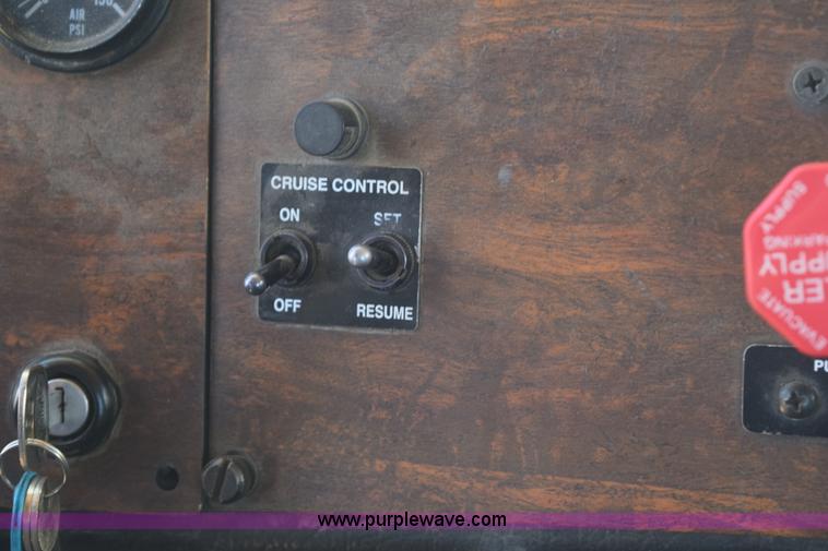 image for item K6134 2000 Peterbilt 377 semi truck