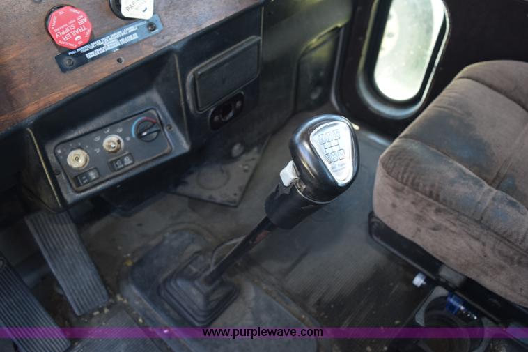 image for item K6134 2000 Peterbilt 377 semi truck