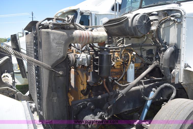 image for item K6134 2000 Peterbilt 377 semi truck