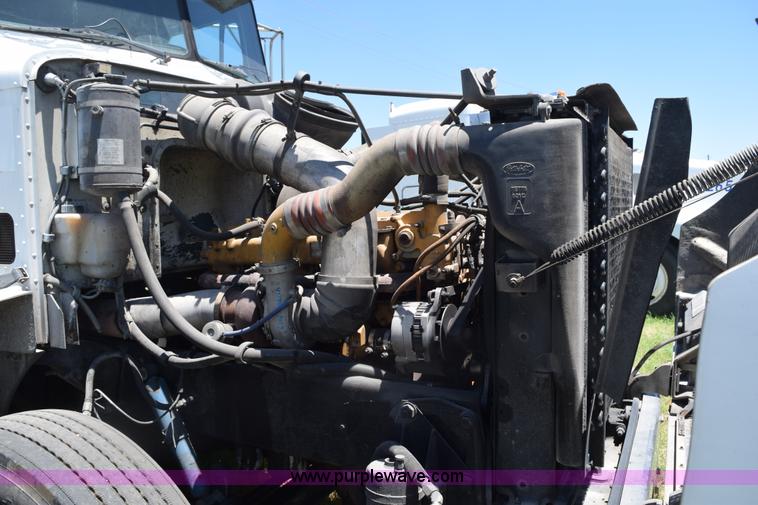 image for item K6134 2000 Peterbilt 377 semi truck