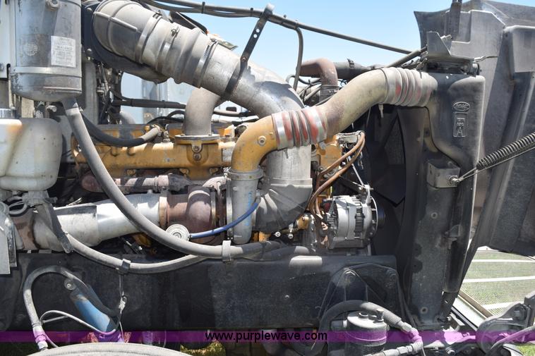 image for item K6134 2000 Peterbilt 377 semi truck