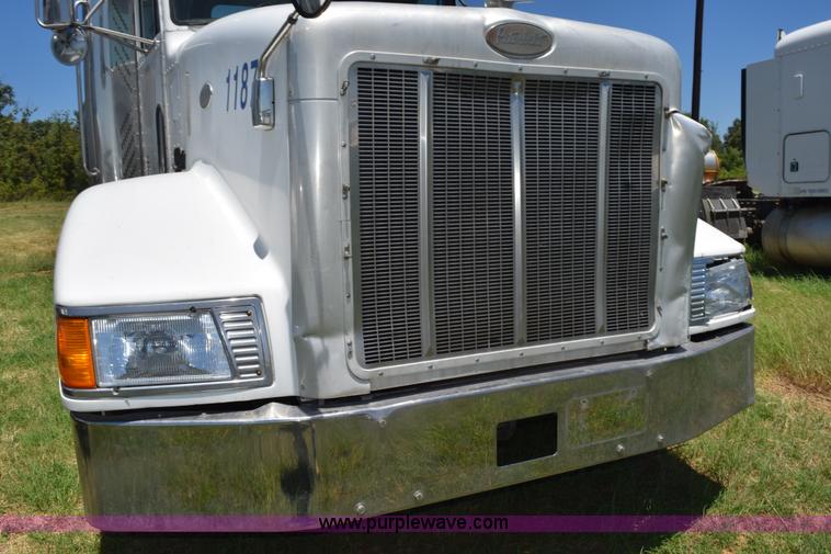 image for item K6134 2000 Peterbilt 377 semi truck