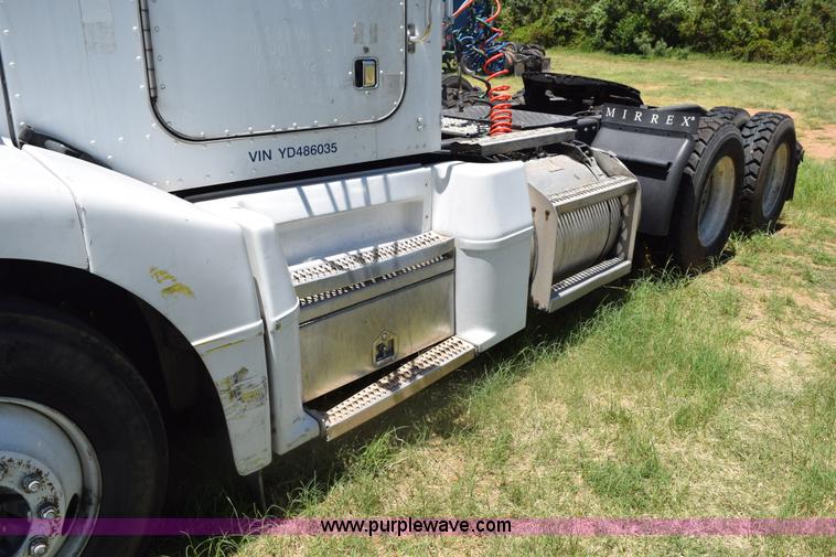 image for item K6134 2000 Peterbilt 377 semi truck