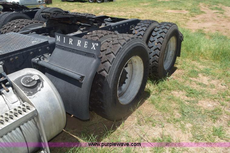 image for item K6134 2000 Peterbilt 377 semi truck