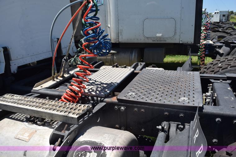 image for item K6134 2000 Peterbilt 377 semi truck