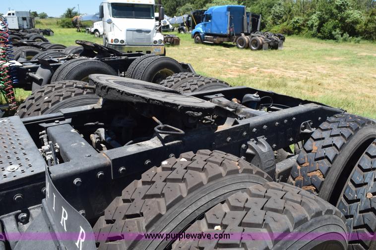 image for item K6134 2000 Peterbilt 377 semi truck