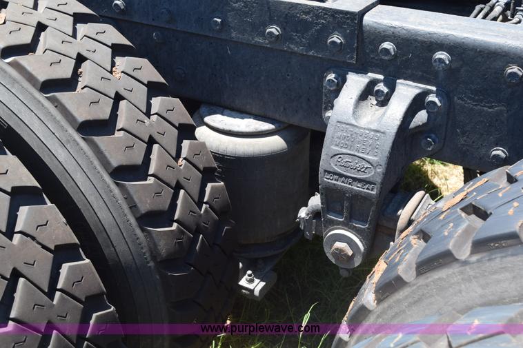 image for item K6134 2000 Peterbilt 377 semi truck