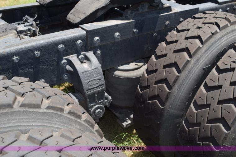 image for item K6134 2000 Peterbilt 377 semi truck