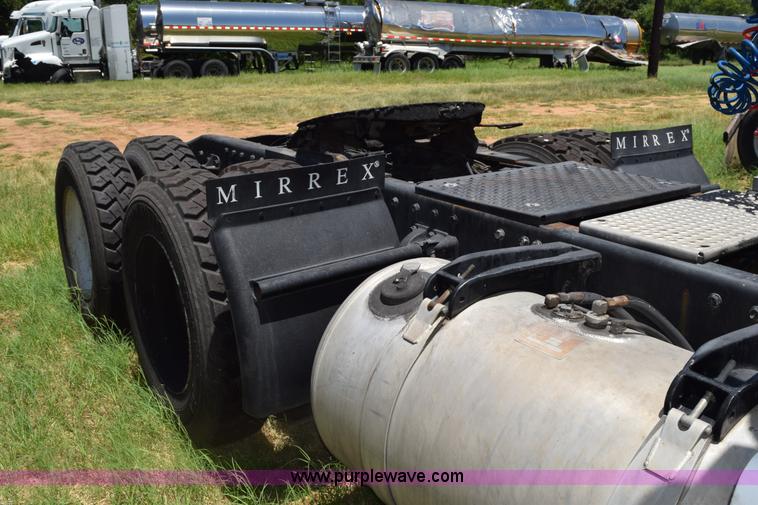 image for item K6134 2000 Peterbilt 377 semi truck