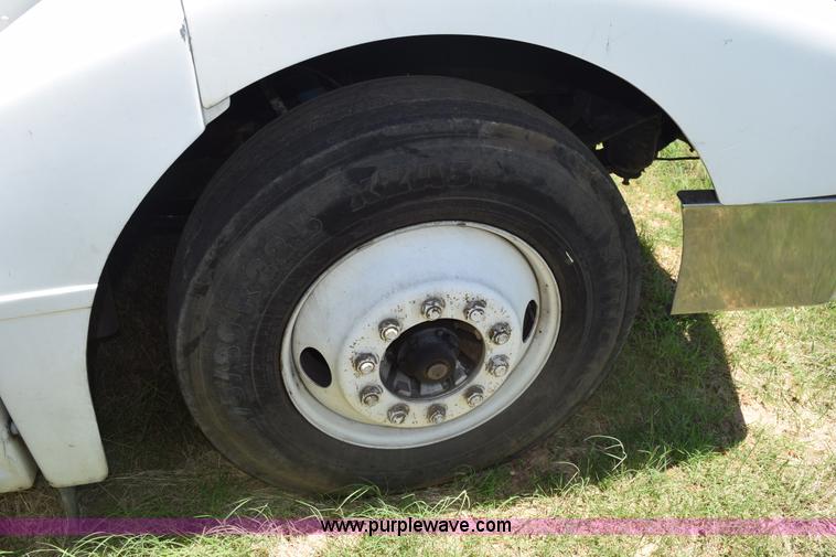 image for item K6134 2000 Peterbilt 377 semi truck