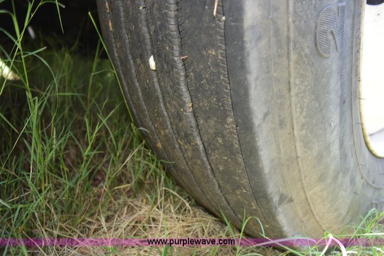 image for item K6134 2000 Peterbilt 377 semi truck