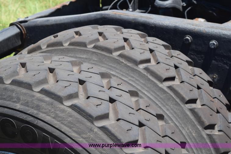 image for item K6134 2000 Peterbilt 377 semi truck