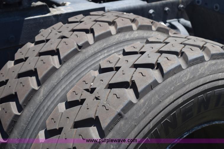 image for item K6134 2000 Peterbilt 377 semi truck