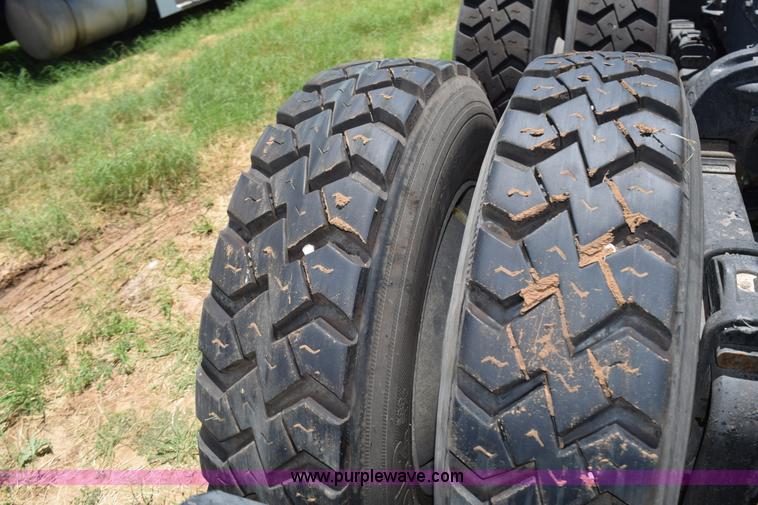 image for item K6134 2000 Peterbilt 377 semi truck