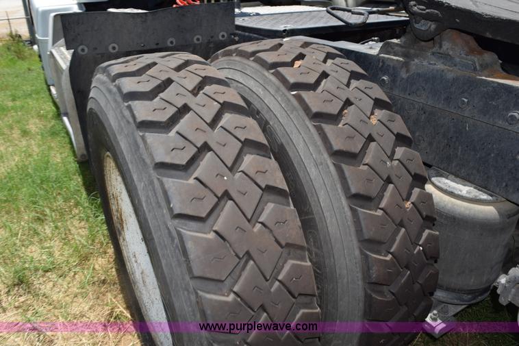 image for item K6134 2000 Peterbilt 377 semi truck