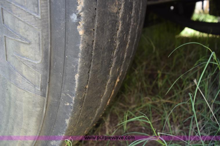 image for item K6134 2000 Peterbilt 377 semi truck