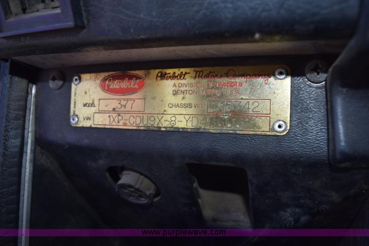 image for item K6134 2000 Peterbilt 377 semi truck
