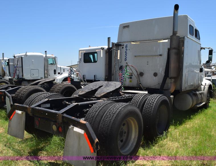image for item K6135 2006 International 9400i semi truck