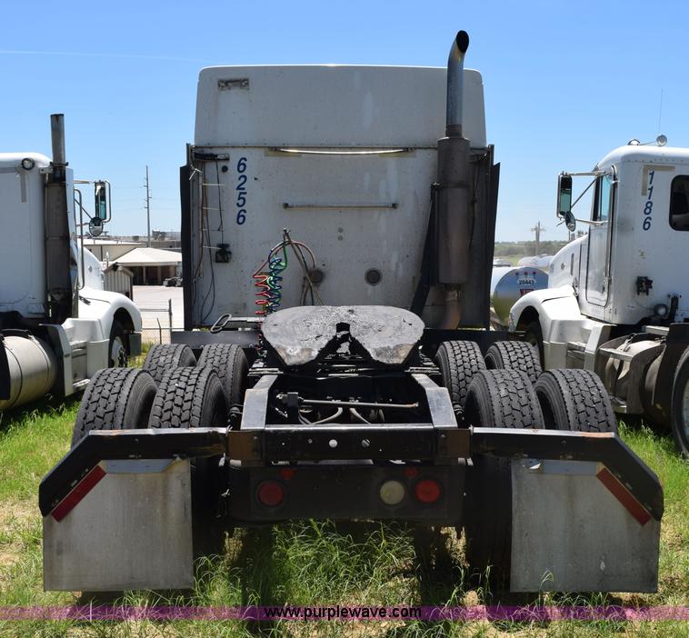 image for item K6135 2006 International 9400i semi truck