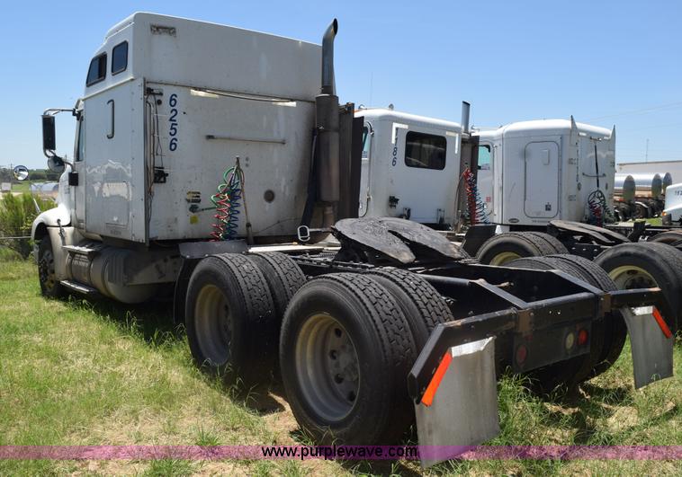 image for item K6135 2006 International 9400i semi truck