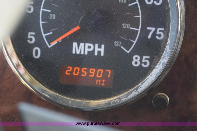 image for item K6135 2006 International 9400i semi truck