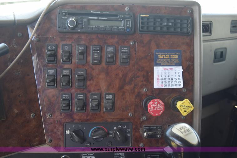 image for item K6135 2006 International 9400i semi truck