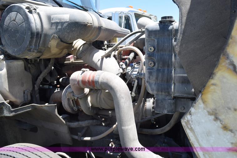 image for item K6135 2006 International 9400i semi truck