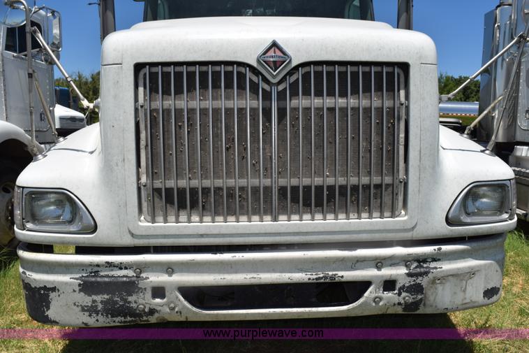 image for item K6135 2006 International 9400i semi truck