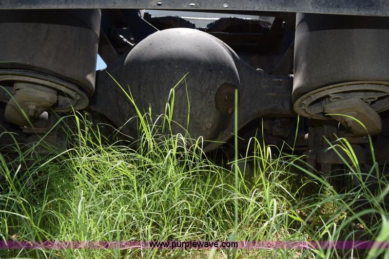 image for item K6135 2006 International 9400i semi truck