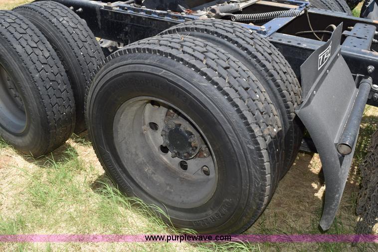 image for item K6135 2006 International 9400i semi truck